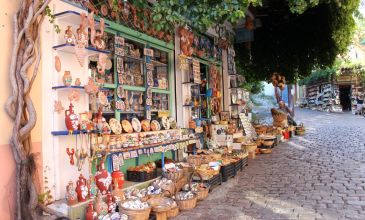 Midilli Adası Tatil Paketi (Feribot Bileti ve Blue Sea Hotel 2 Gece Konaklama)